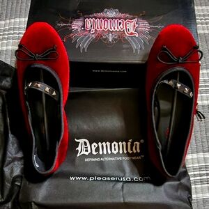NWT Demonia Draco7/ BYVEl Size 6.